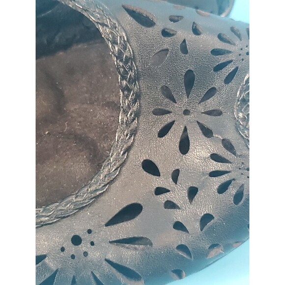 Womens Peep Toe Cloggs Sz 7 Floral Cut Out Boho Black Leather White Mountain - Picture 11 of 12